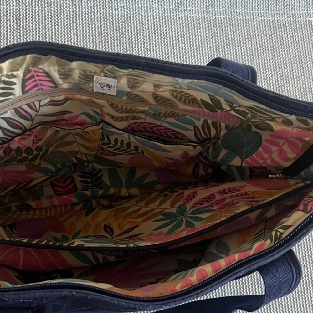 Good🎉condition TRAVELON Elegant Navy Quilted Laptop Bag 17 x 12 x 4.5 inches